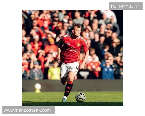 欧冠激战：AC米兰逆转曼联帽子戏法引发争议判罚全场沸腾