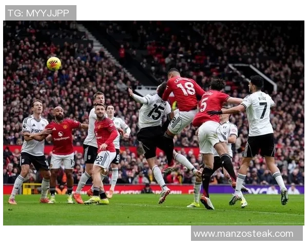 英超激战曼联大胜那不勒斯帽子戏法引发争议判罚全场沸腾